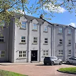 Luxury - Bank House - Private Gated Carpark Yarm