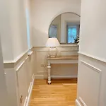 Luxury - Bank House - Private Gated Carpark Apartment