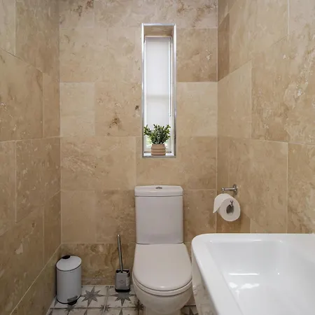 Luxury - Bank House - Private Gated Carpark Apartment Yarm