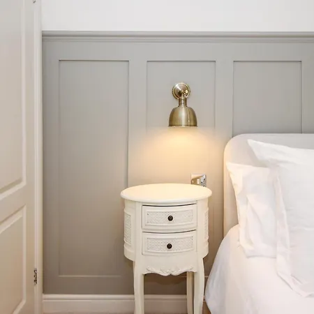 Luxury - Bank House - Private Gated Carpark Apartment Yarm