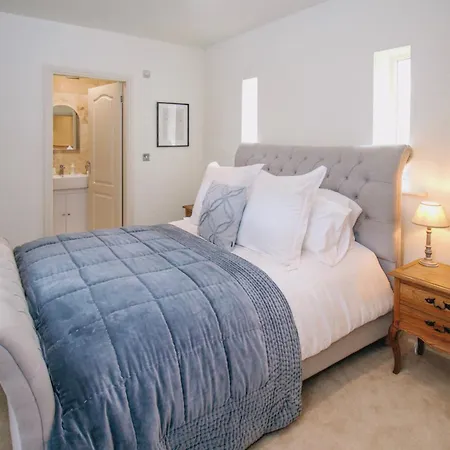 Luxury - Bank House - Private Gated Carpark Apartment Yarm