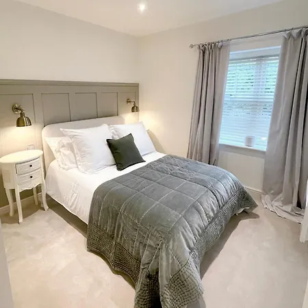 Luxury - Bank House - Private Gated Carpark Yarm