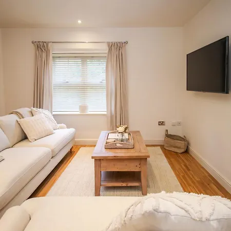 Luxury - Bank House - Private Gated Carpark *