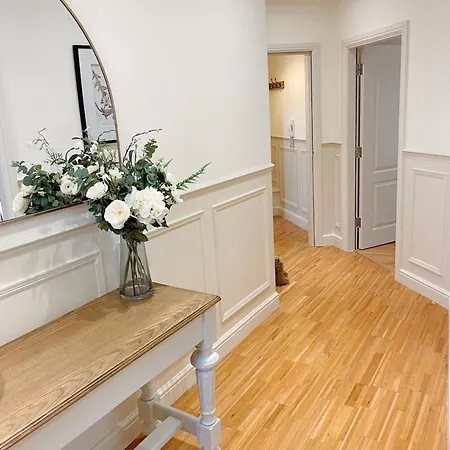 Luxury - Bank House - Private Gated Carpark