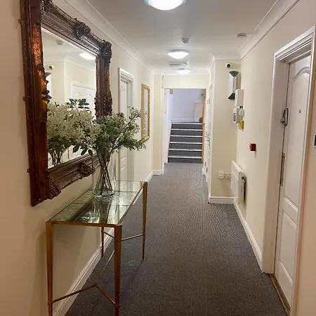 Luxury - Bank House - Private Gated Carpark *