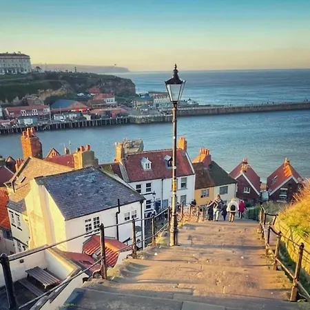 Luxury - Bank House - Private Gated Carpark Yarm