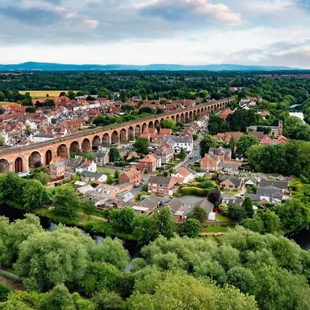Luxury - Bank House - Private Gated Carpark